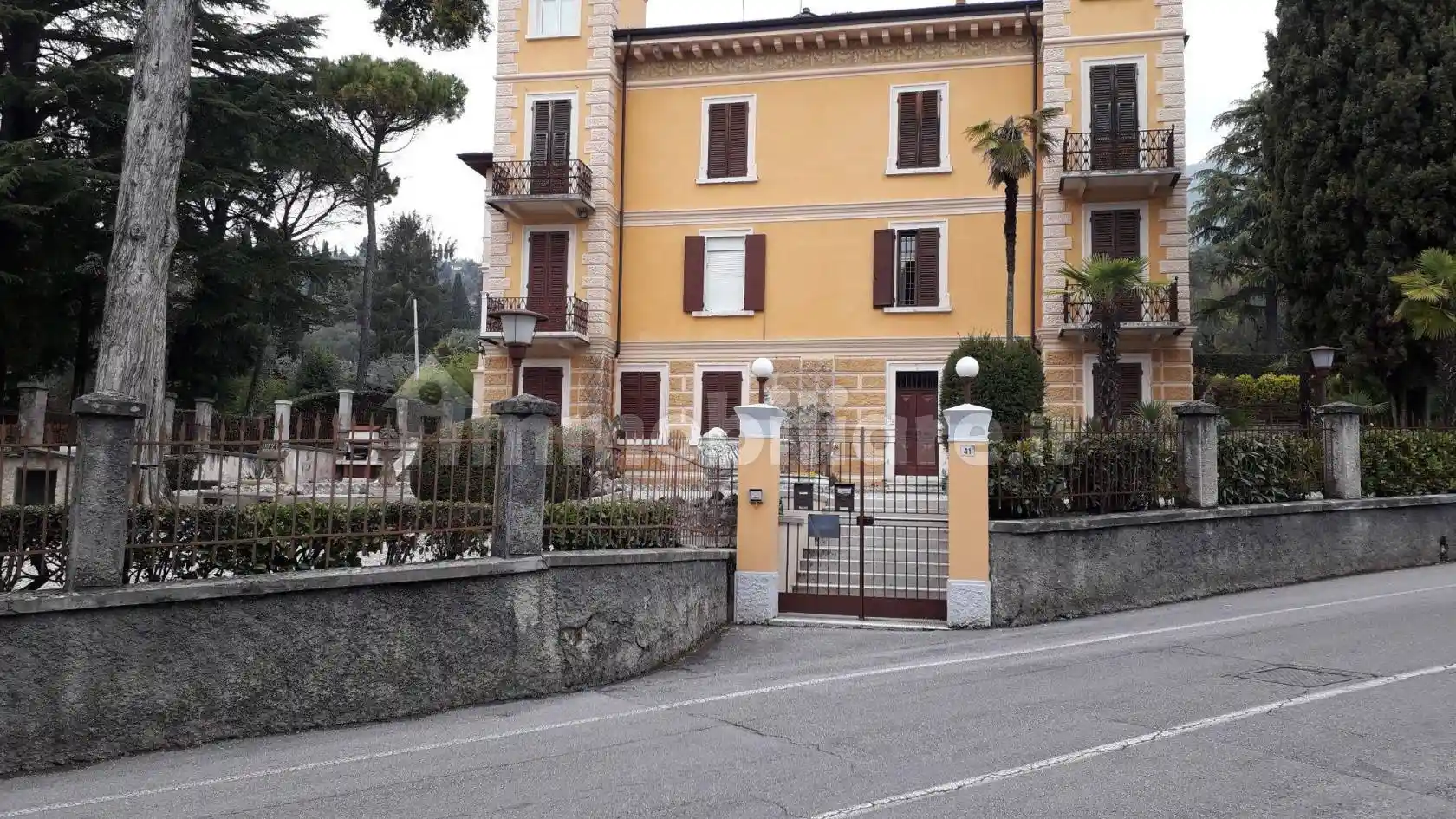 Appartamento in vendita a Gardone Riviera