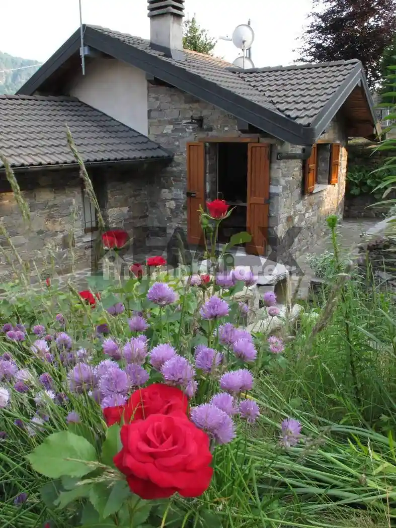 Villa in vendita a Maccagno con Pino e Veddasca