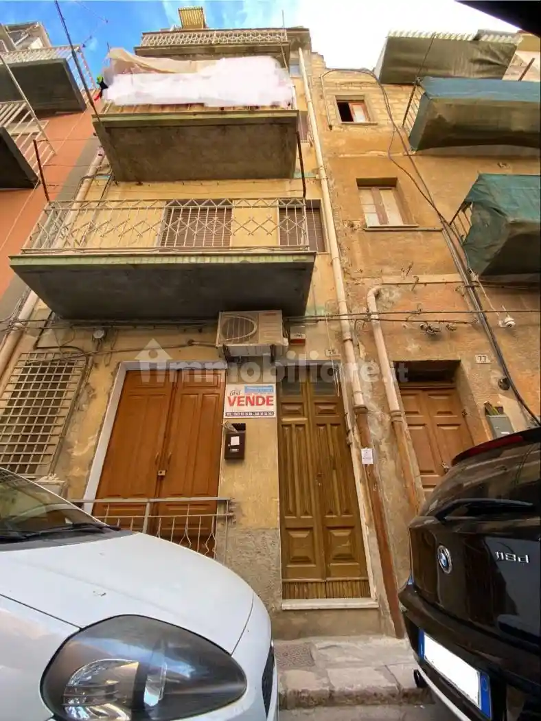 Palazzo - Edificio in vendita a Gela