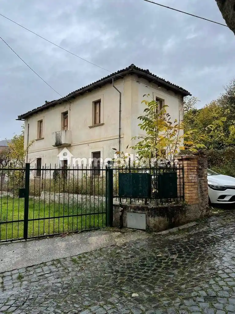 Casa indipendente in vendita a Pizzoli