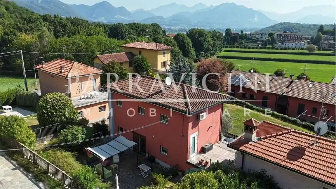 Villa in vendita a Anzano del Parco
