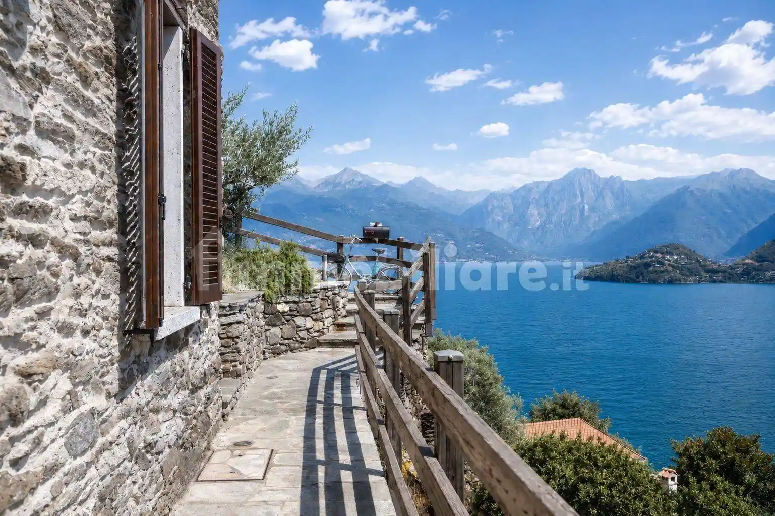 Casa indipendente in vendita a Pianello del Lario