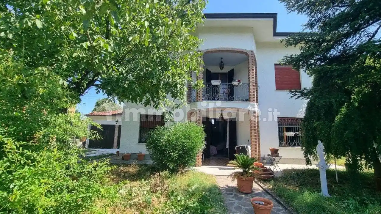 Villa in vendita a Novellara