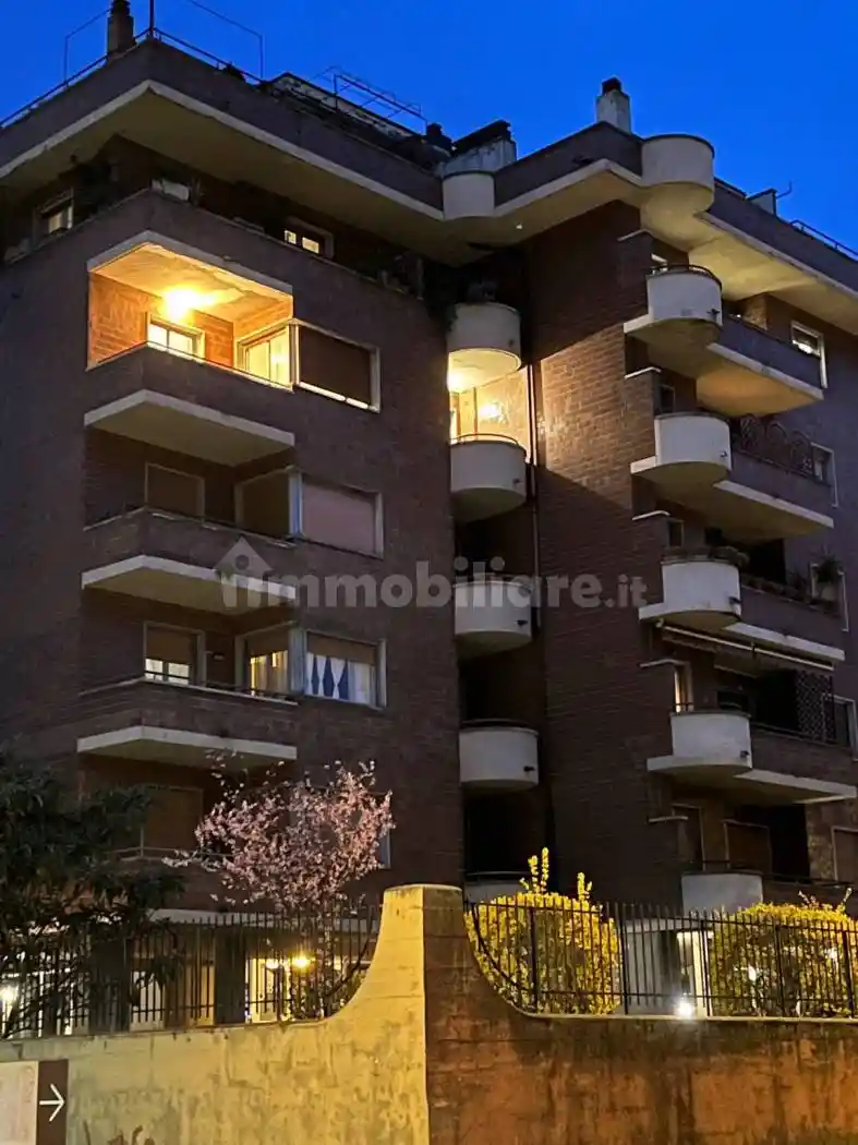 Palazzo - Edificio in affitto a Varese