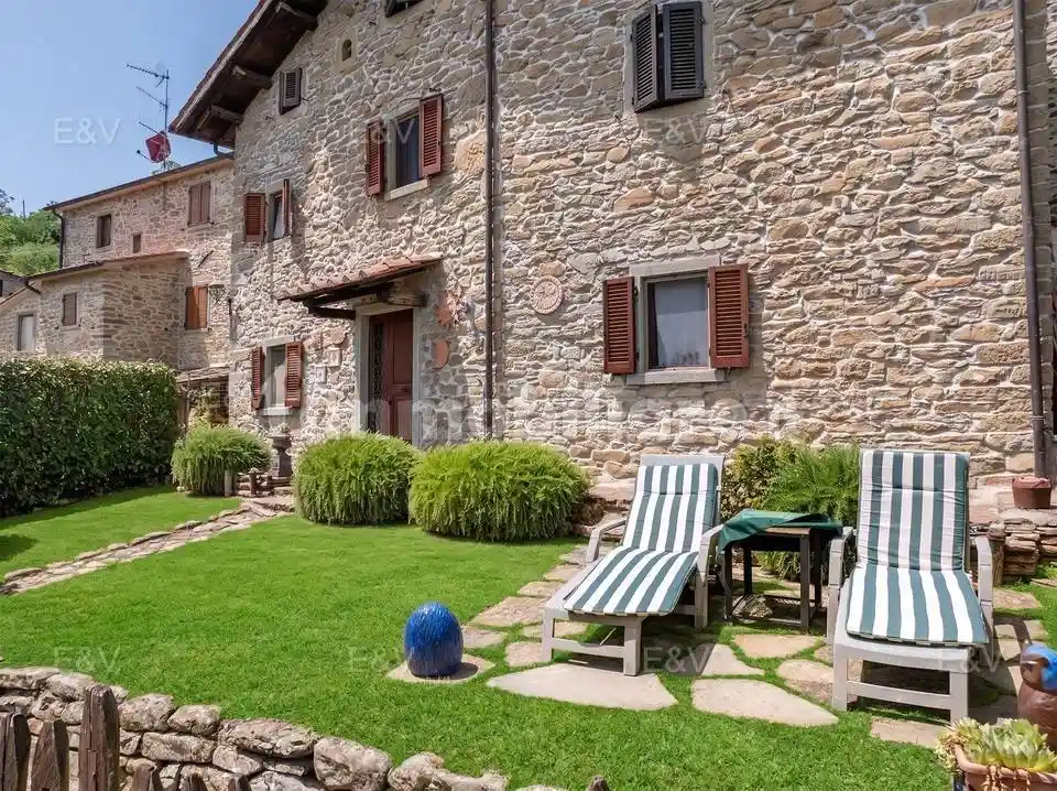Casa indipendente in vendita a Ortignano Raggiolo