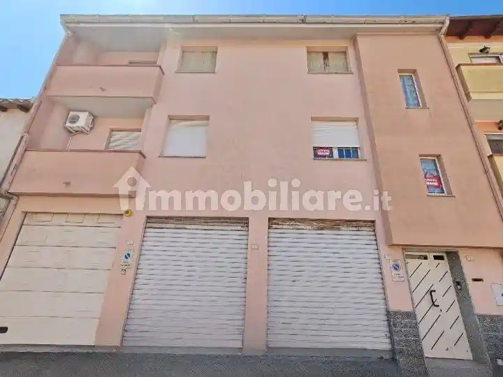 Palazzo - Edificio in vendita a Quartu Sant'Elena
