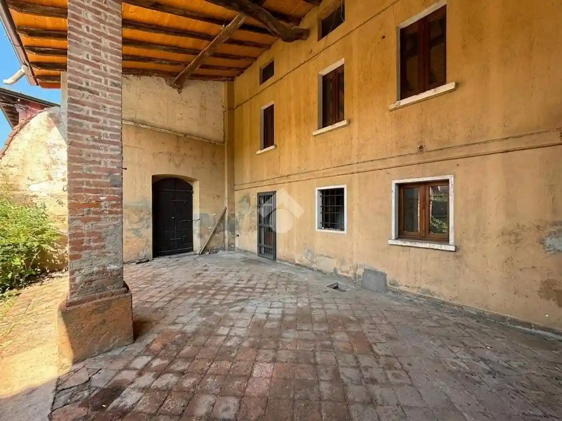 Casa indipendente in vendita a Dello