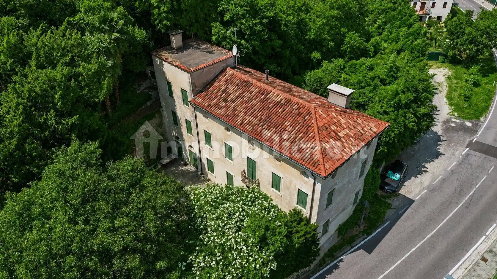 Villa in vendita a Bassano del Grappa