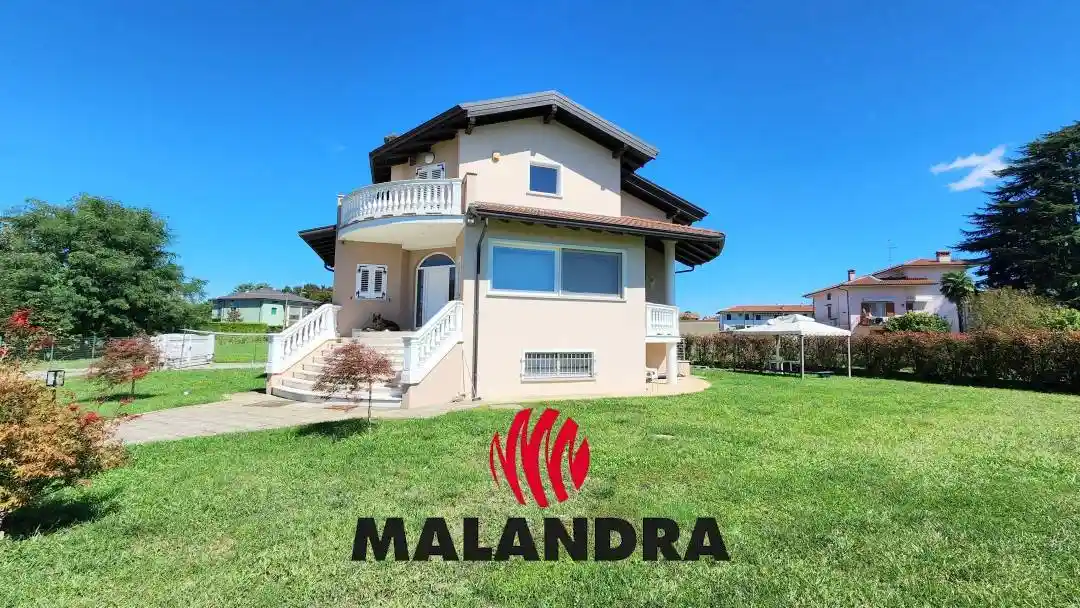 Villa in vendita a Oleggio