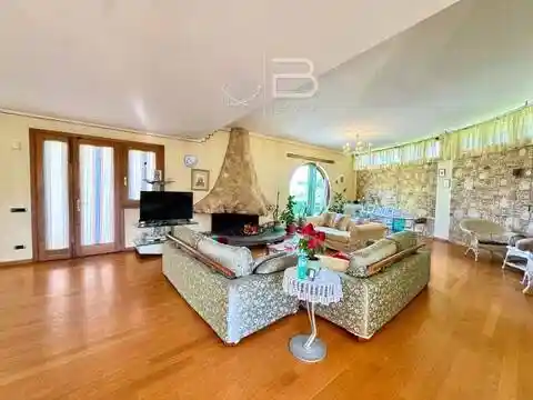 Villa in vendita a Larciano