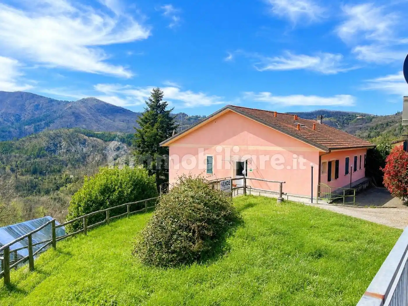 Villa in vendita a Carro