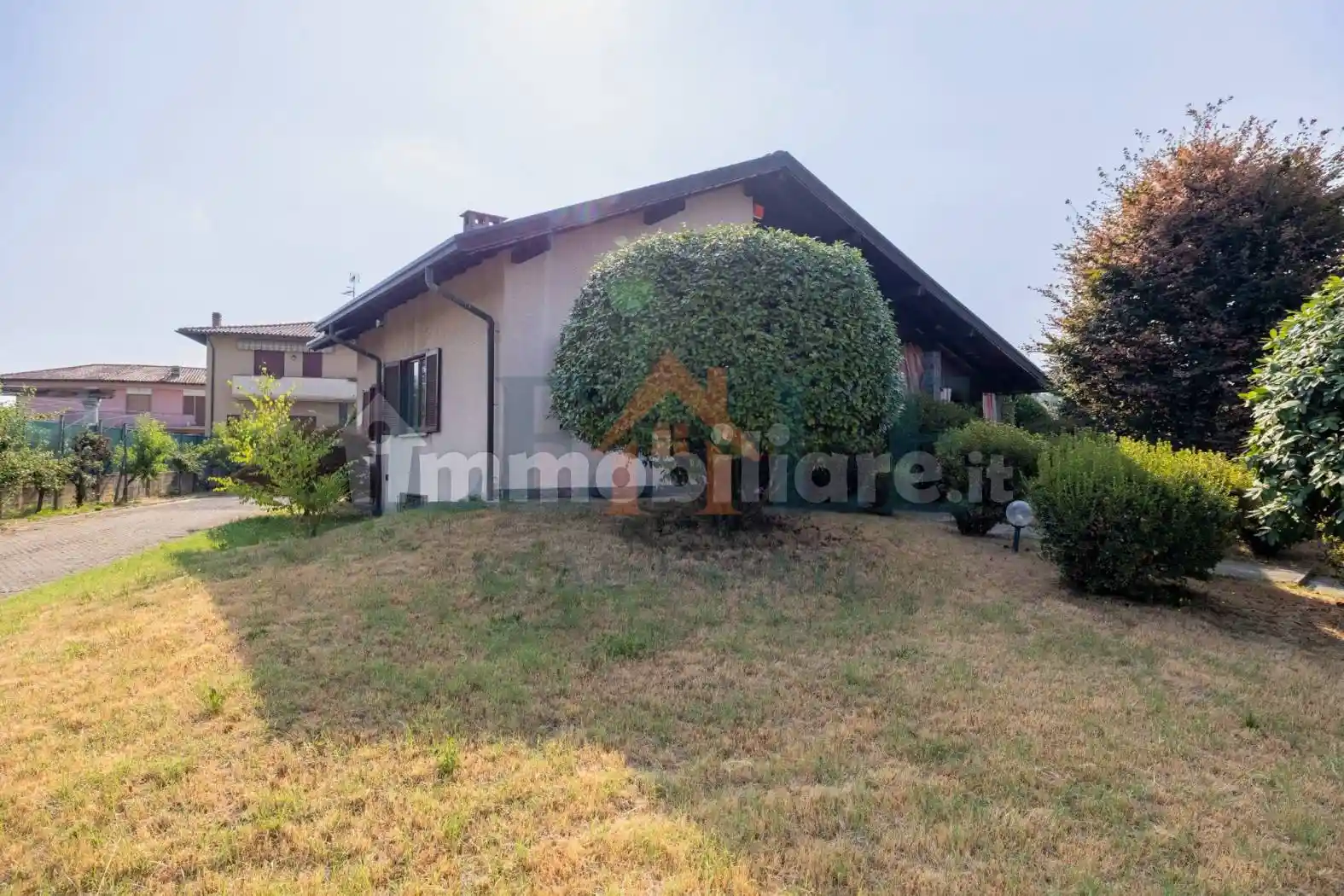 Villa in vendita a Pombia