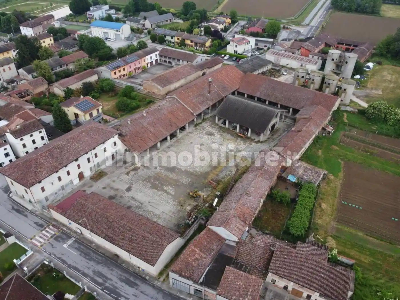 Rustico - Casale in vendita a Verona