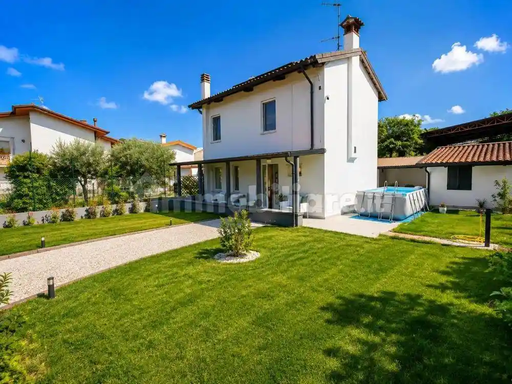 Casa indipendente in vendita a Manzano