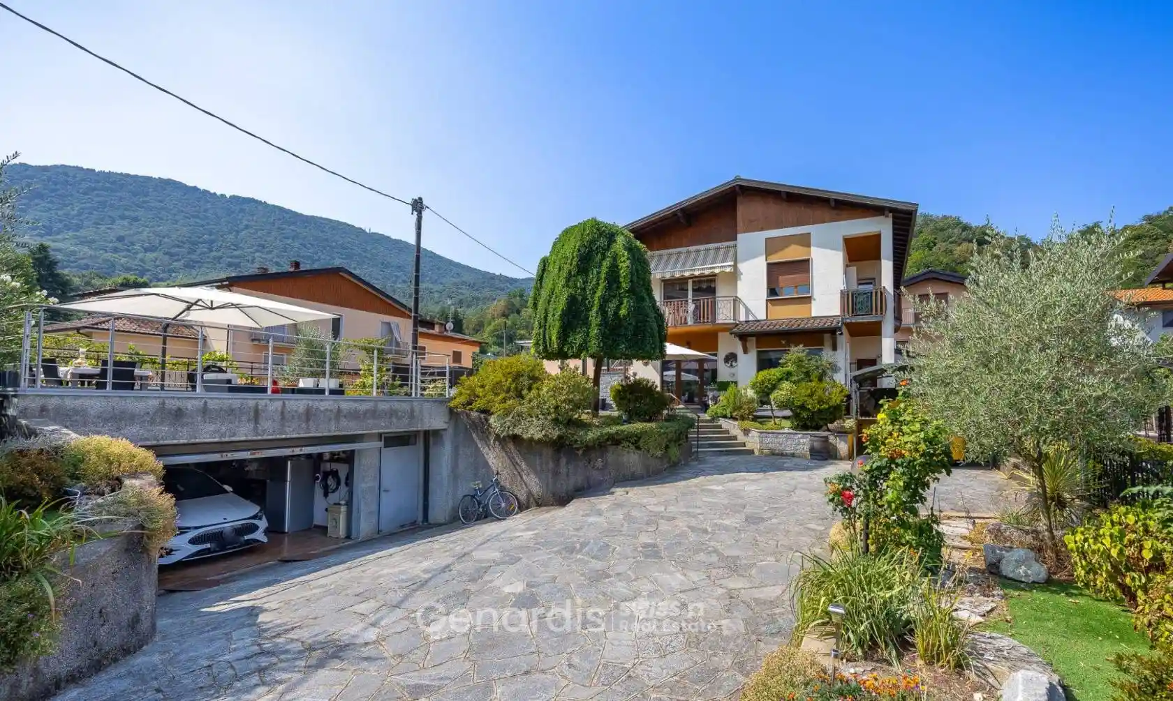 Villa in vendita a Lavena Ponte Tresa