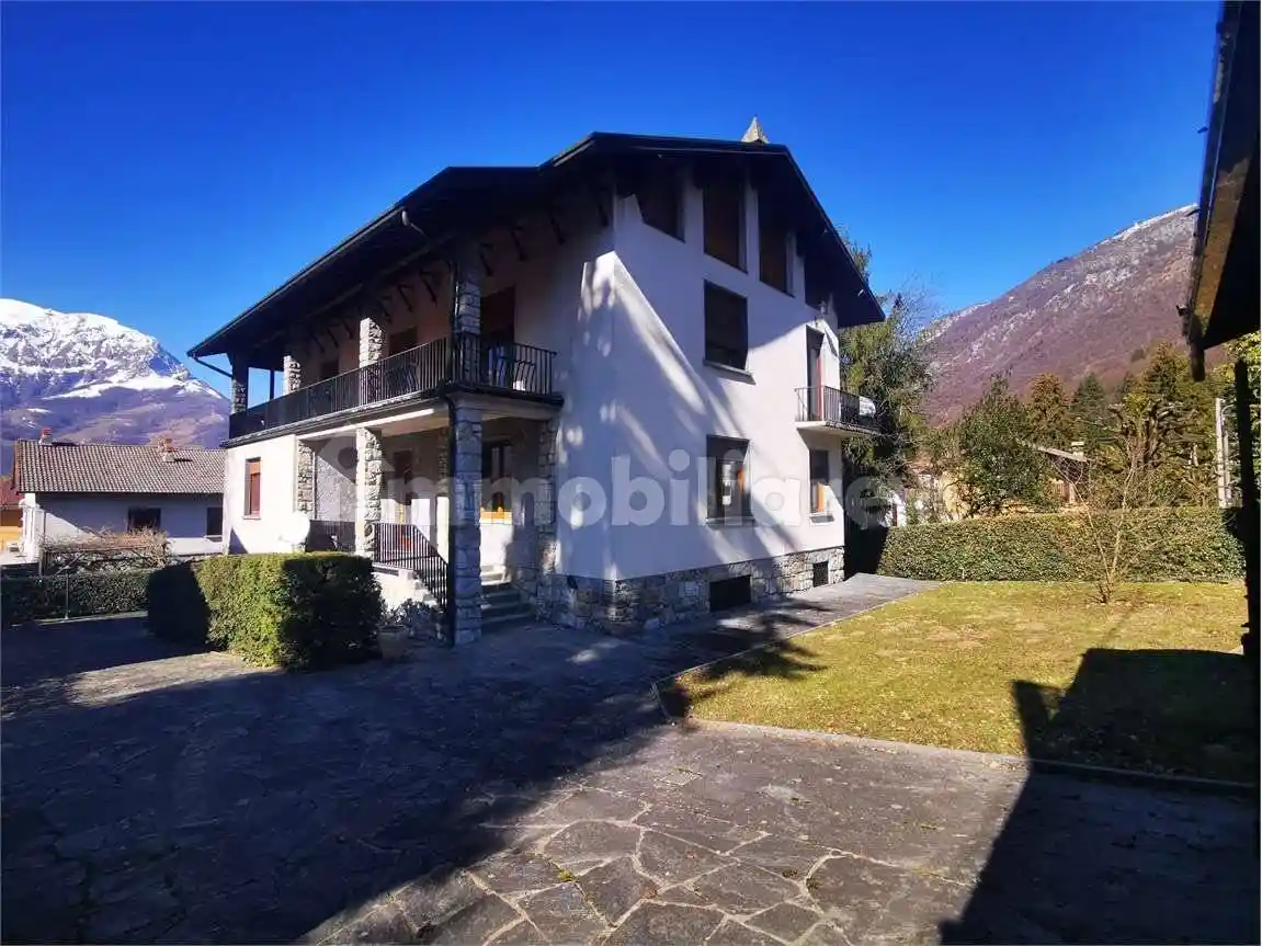 Villa in vendita a Cremeno
