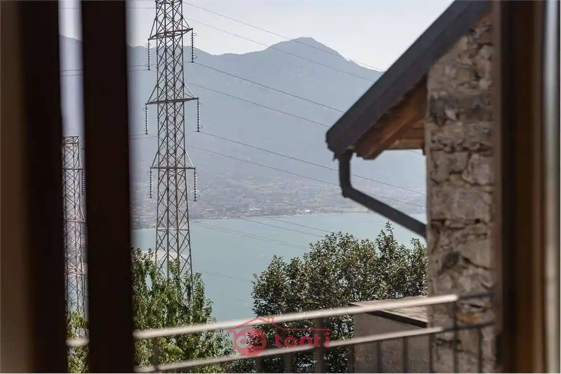 Casa indipendente in vendita a Montemezzo