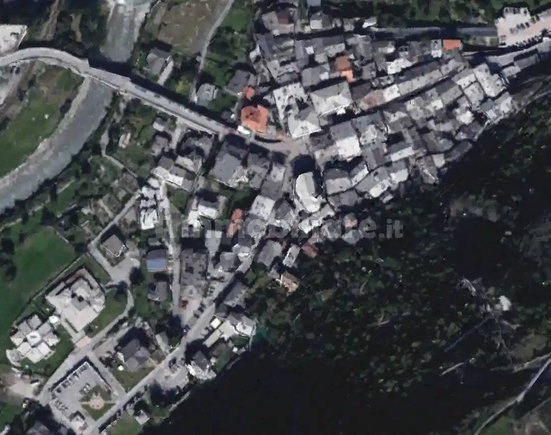 Palazzo - Edificio in vendita a Villeneuve