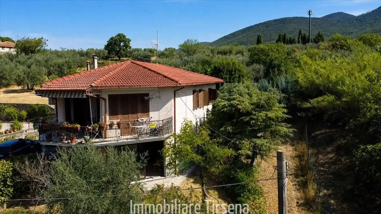 Villa in vendita a Montecchio