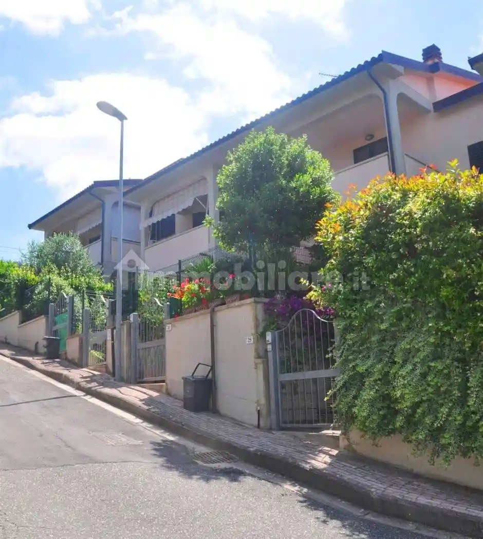 Appartamento in vendita a Castellina Marittima