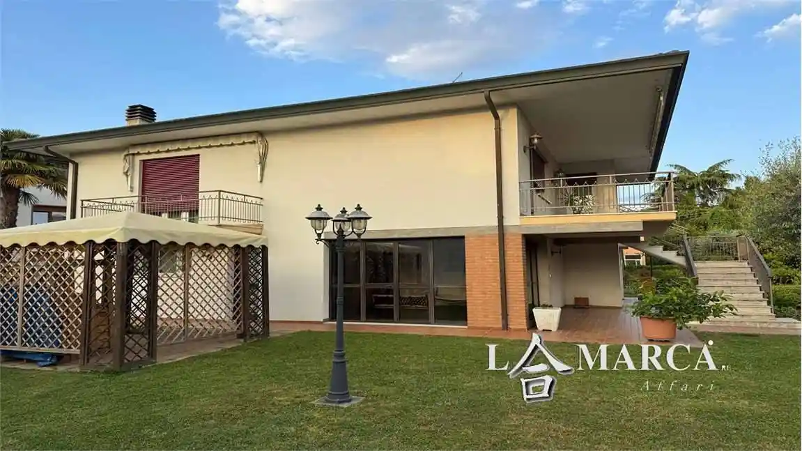 Villa in vendita a Casier