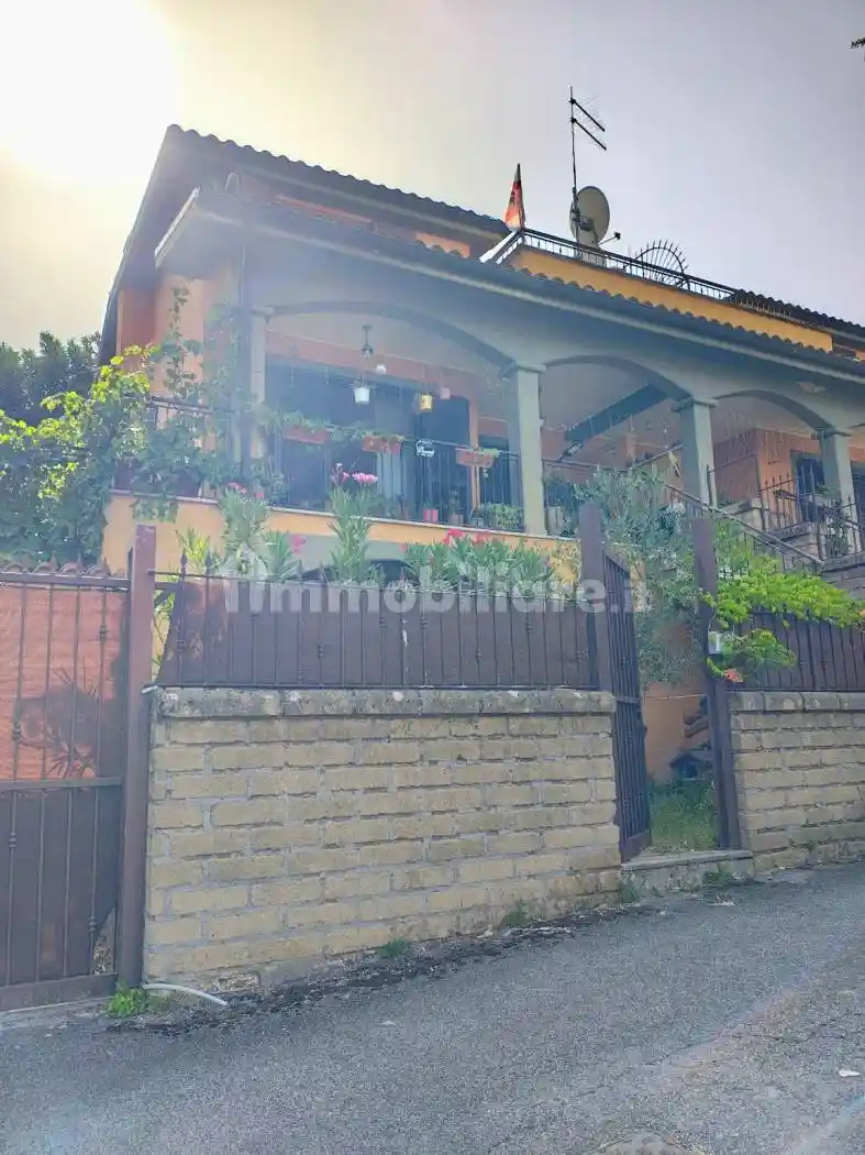Casa indipendente in vendita a Rignano Flaminio
