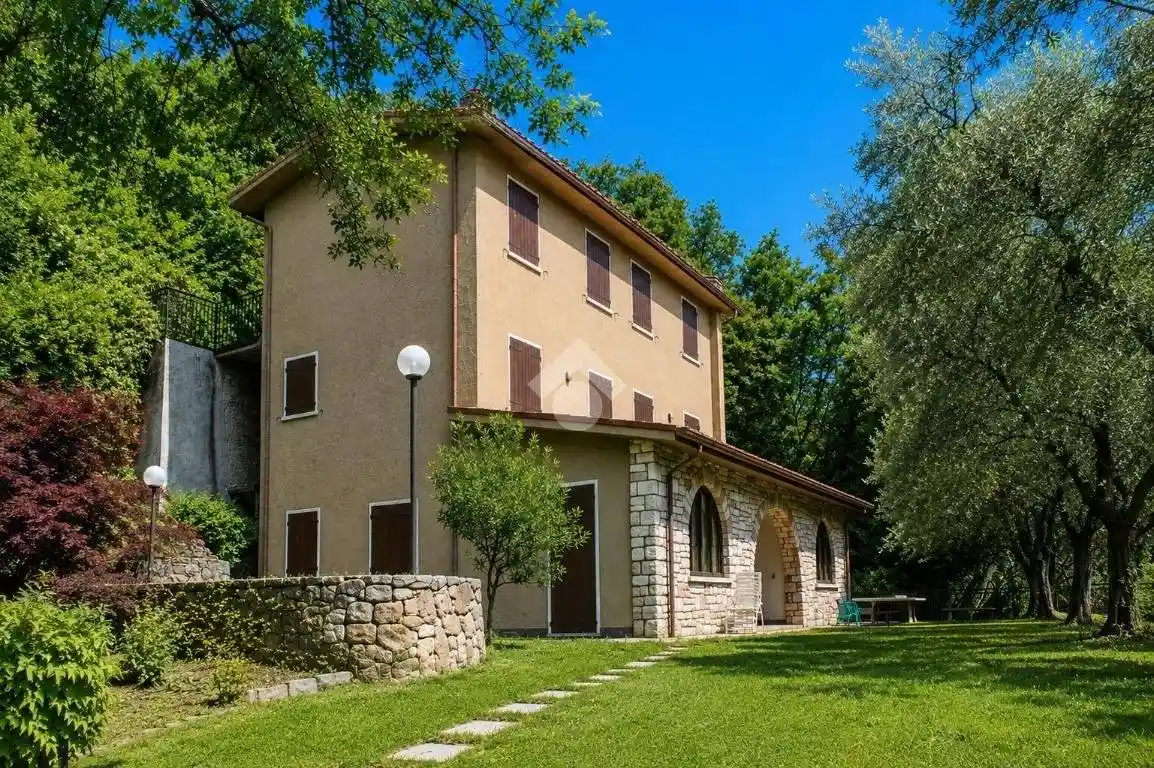Villa in vendita a Torri del Benaco