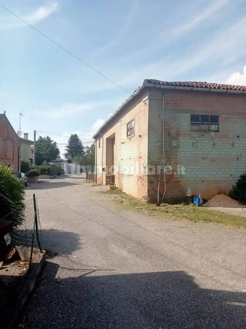 Rustico - Casale in vendita a Ferrara