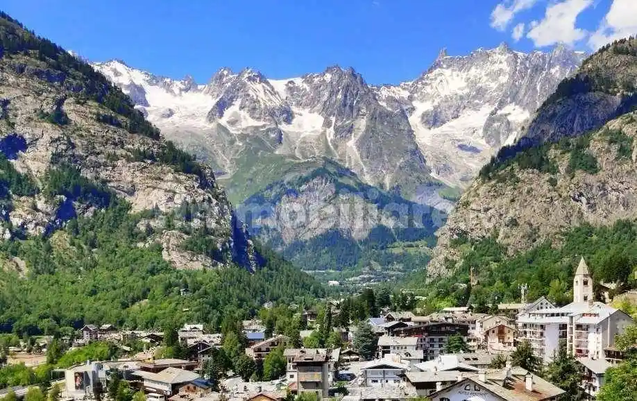 Appartamento in vendita a Courmayeur