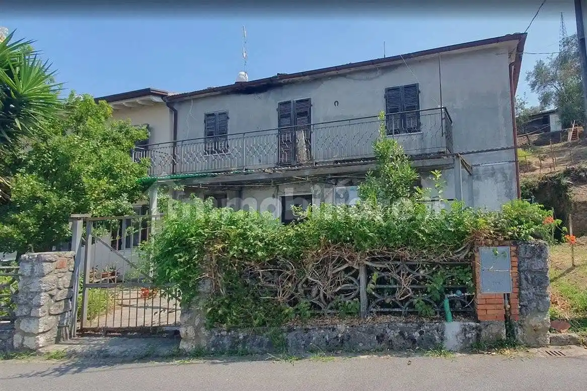 Casa indipendente in vendita a Massa