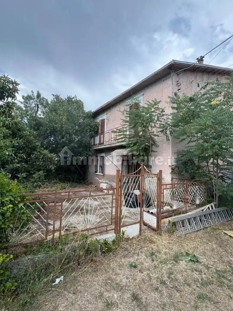 Casa indipendente in vendita a Bussi sul Tirino