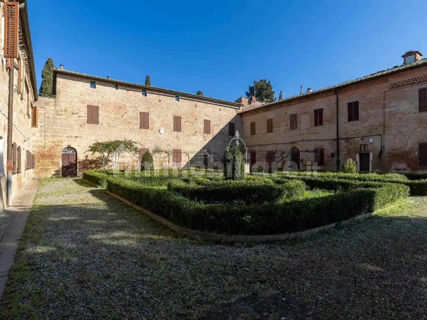 Rustico - Casale in vendita a Siena