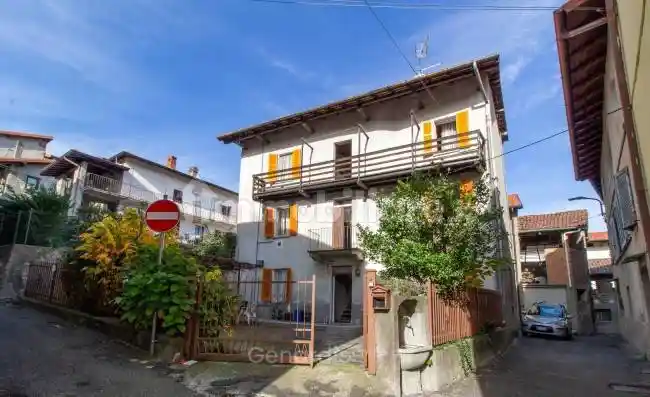 Rustico - Casale in vendita a Brissago-Valtravaglia