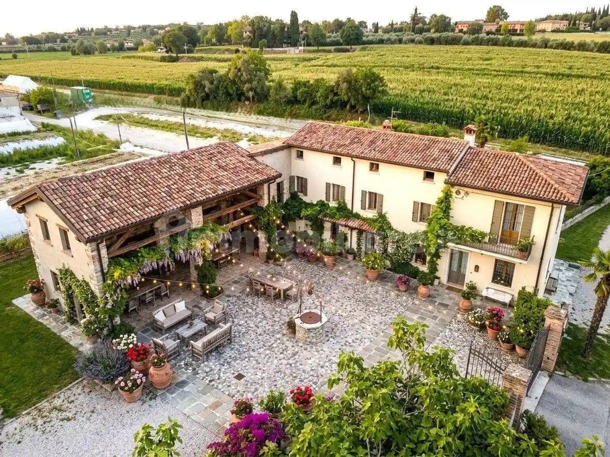 Rustico - Casale in vendita a Peschiera del Garda