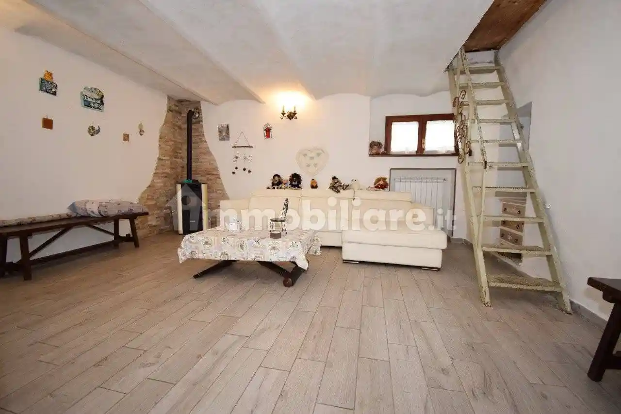 Casa indipendente in vendita a Cavour