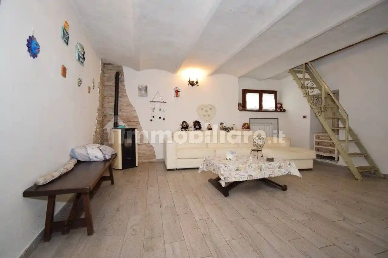 Rustico - Casale in vendita a Cavour