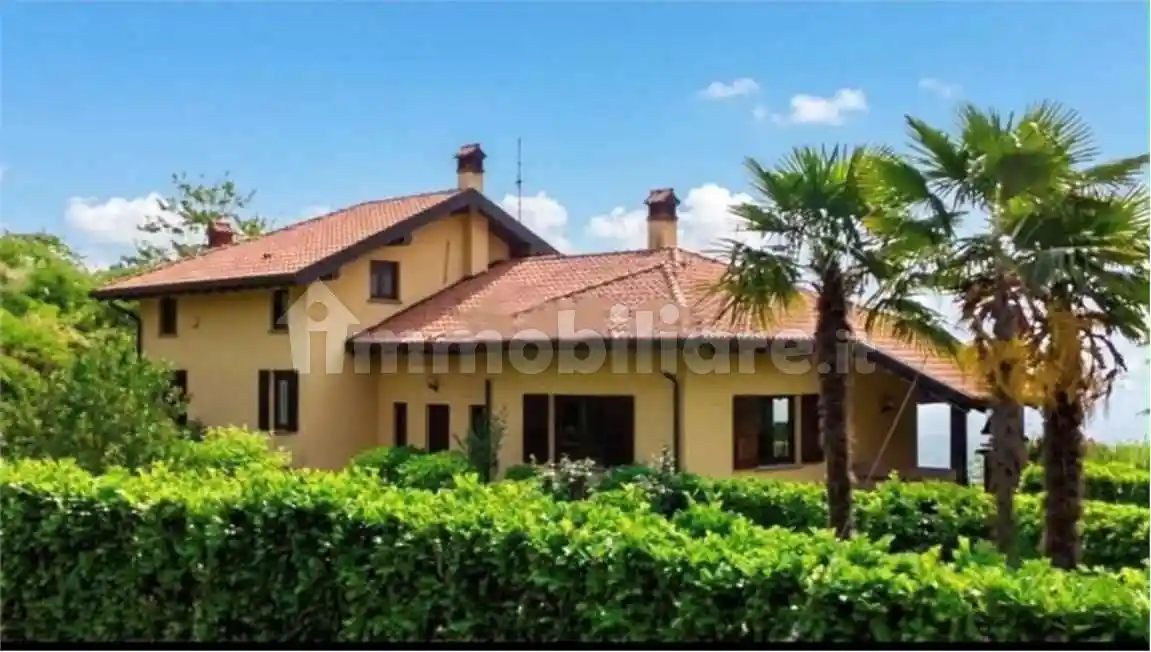 Villa in vendita a Pombia