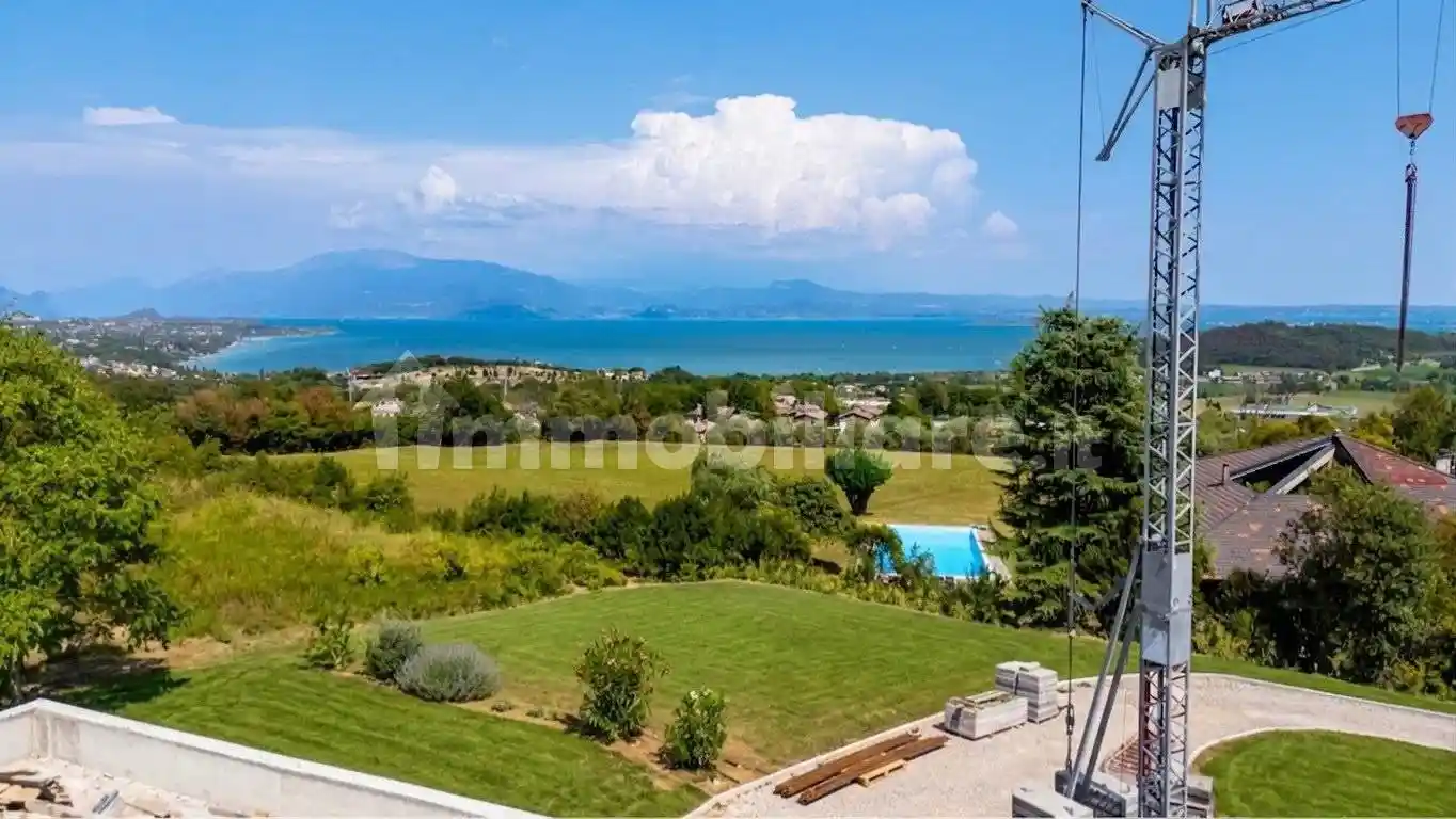 Villa in vendita a Lonato del Garda