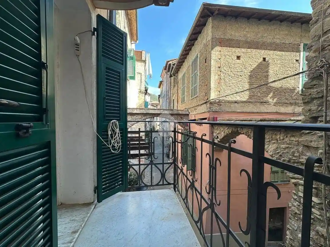 Appartamento in vendita a Isolabona