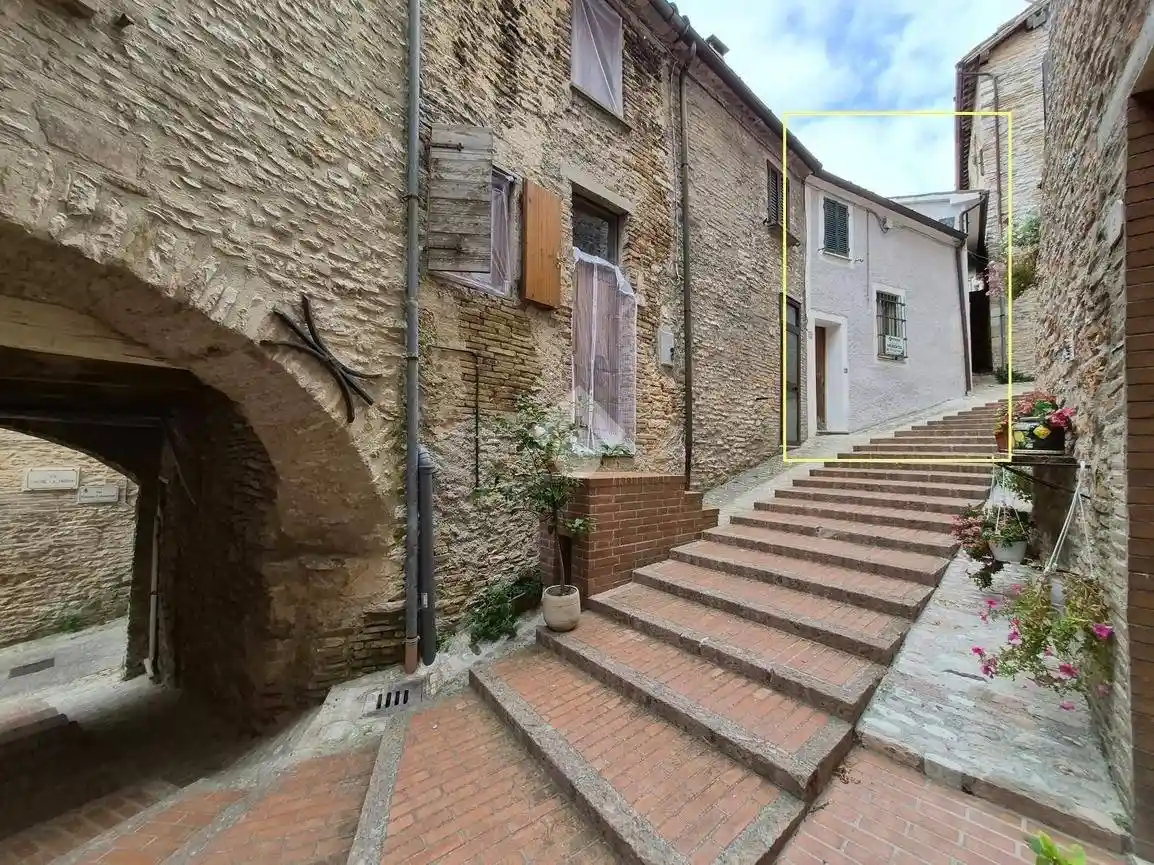Casa indipendente in vendita a Fossato di Vico