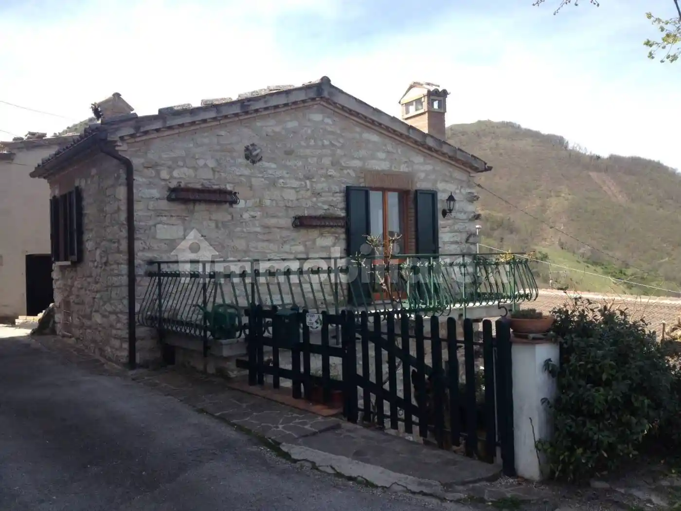 Villa in vendita a Serra Sant'Abbondio