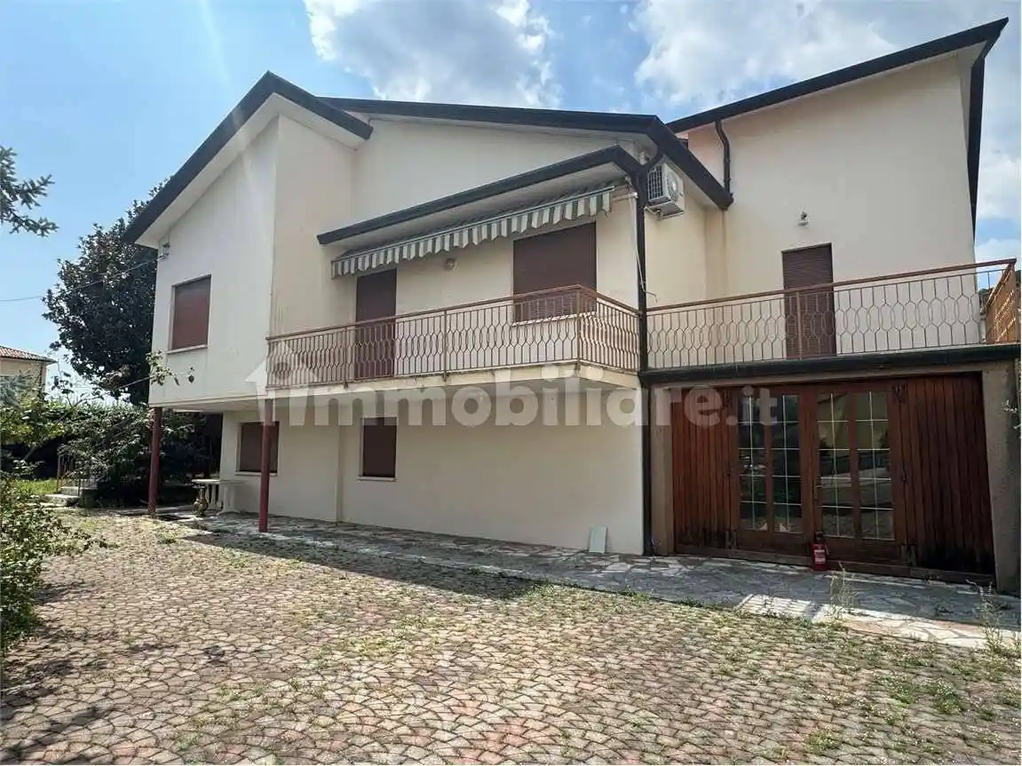 Casa indipendente in vendita a Vittorio Veneto