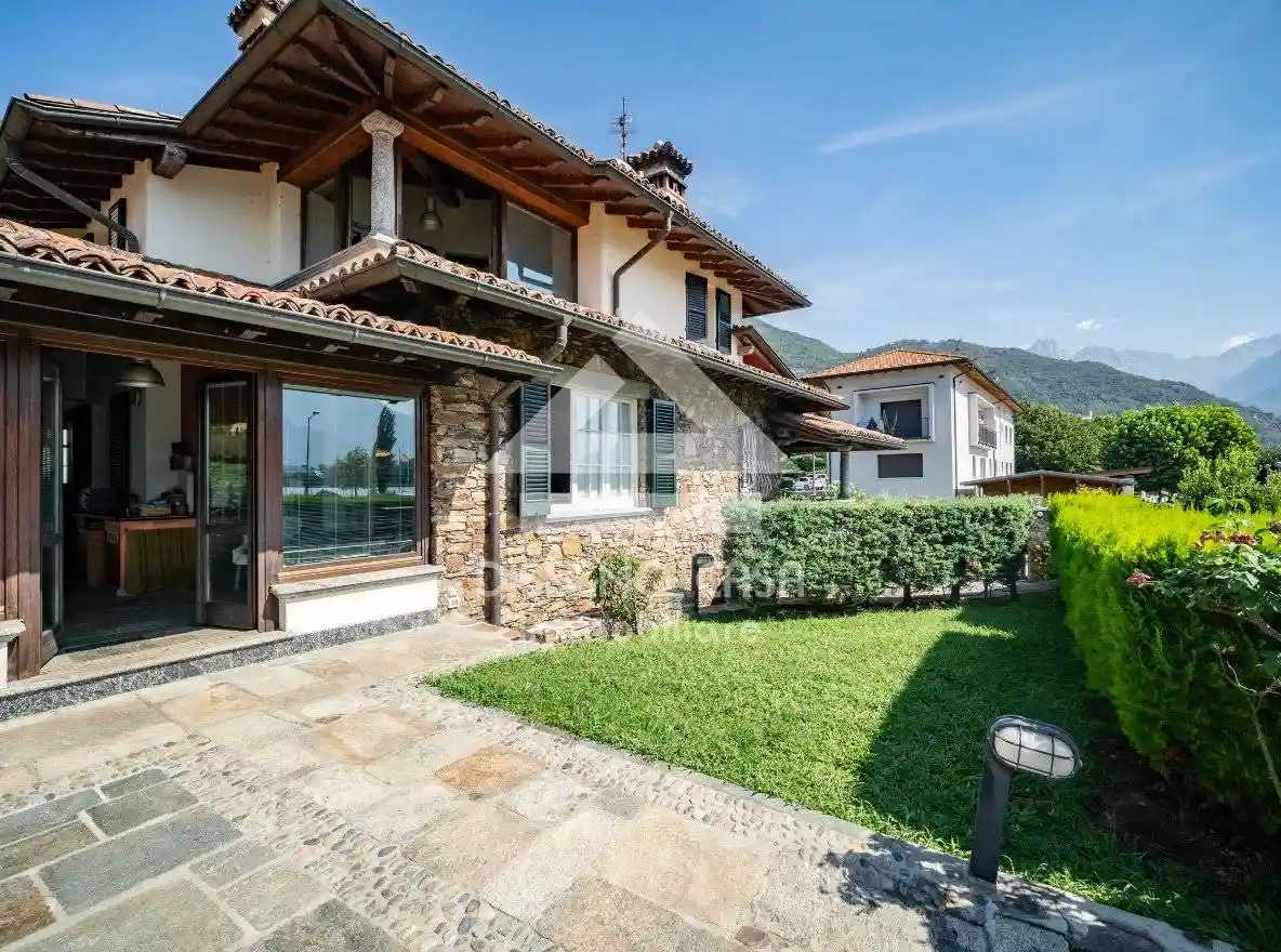 Villa in vendita a Gera Lario