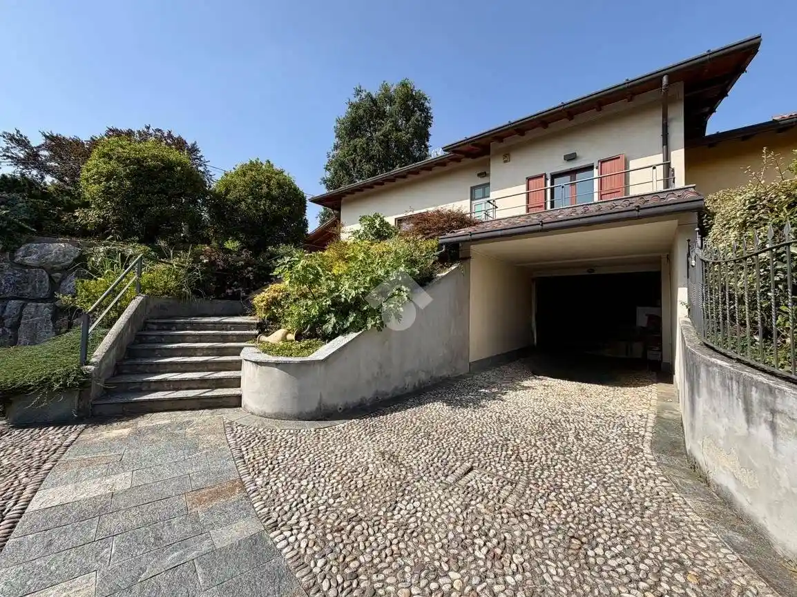 Villa in vendita a Caprino Bergamasco