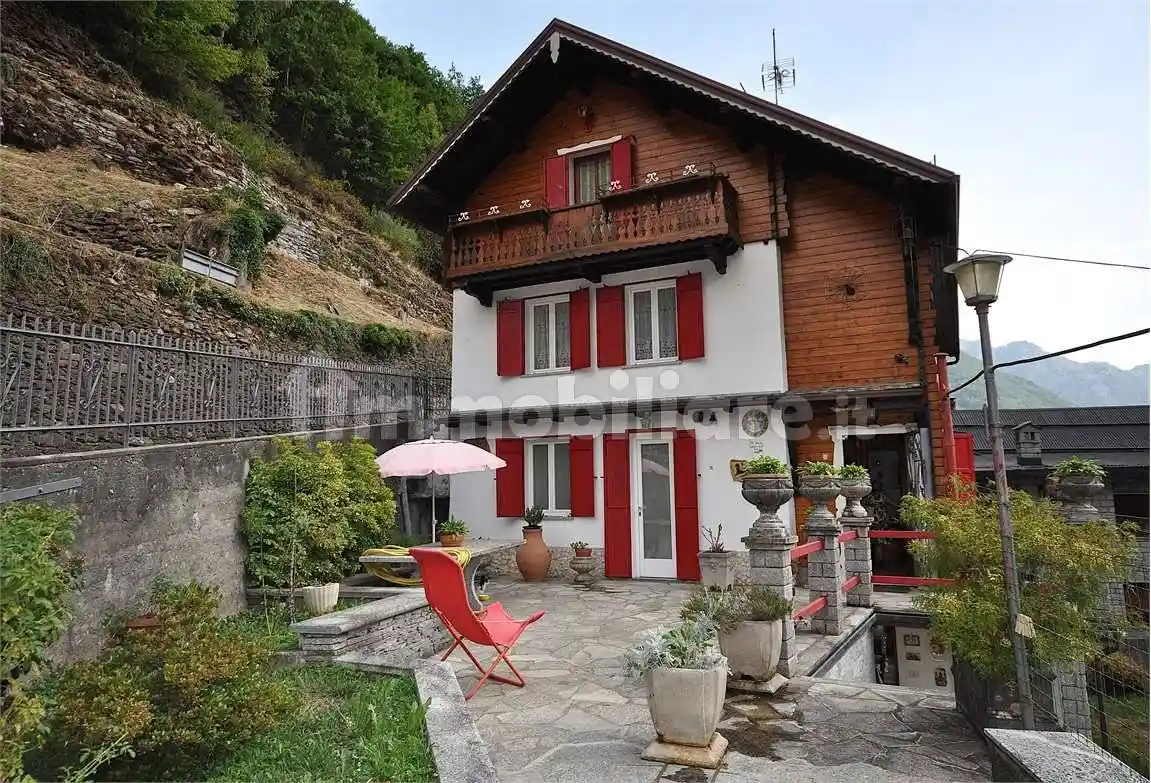 Villa in vendita a Calasca-Castiglione