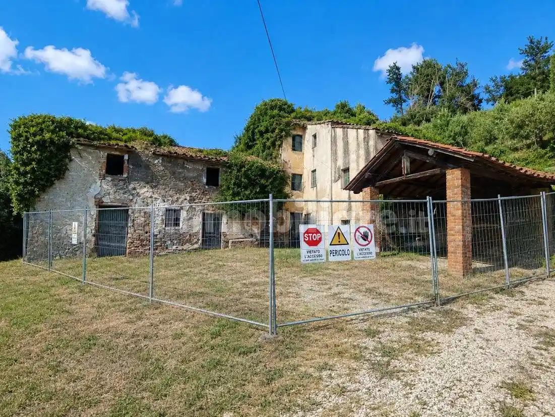Rustico - Casale in vendita a Montecatini-Terme