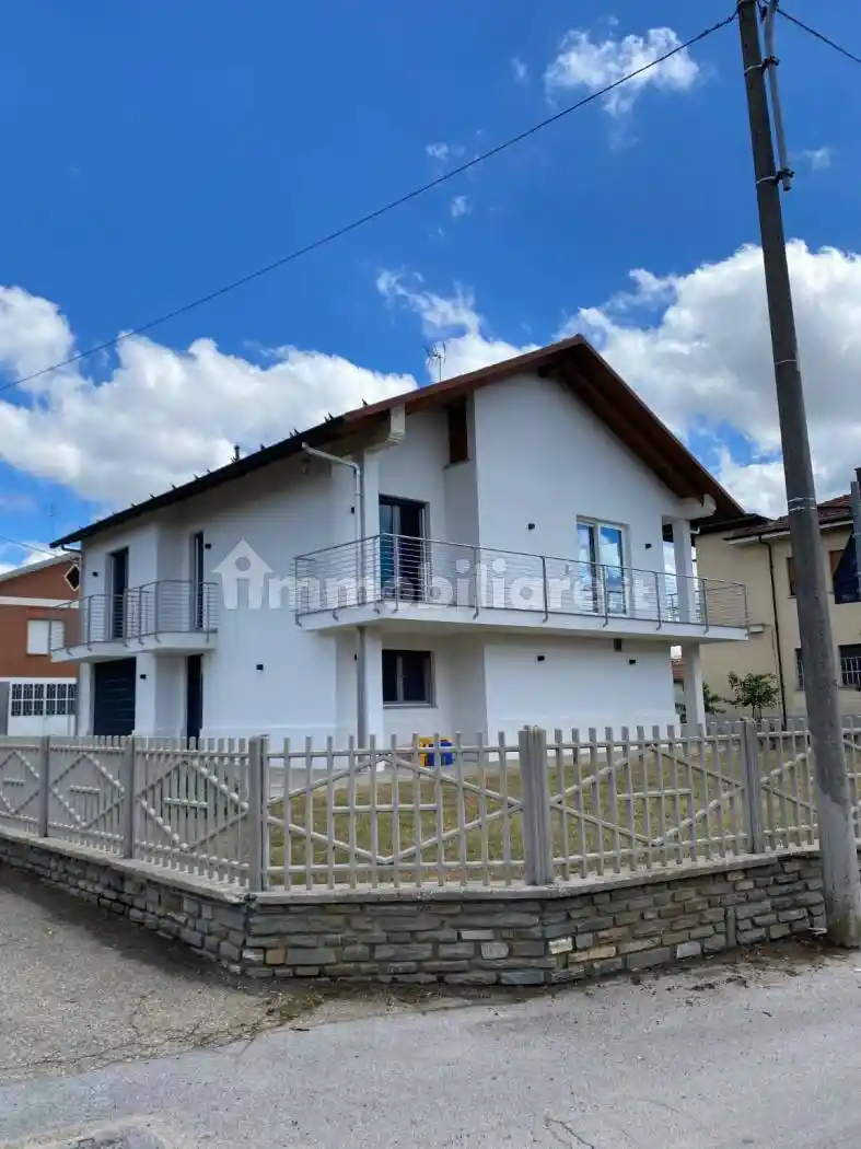 Villa in vendita a Ceresole Alba