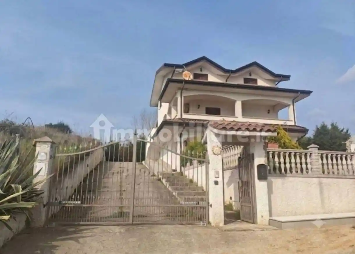 Villa in vendita a Luzzi