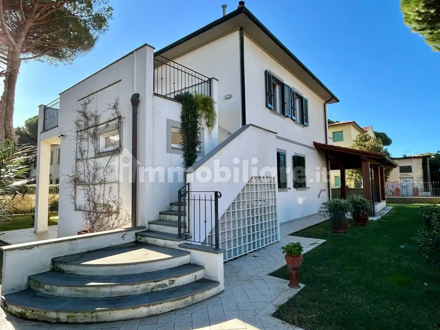 Villa in vendita a Cecina