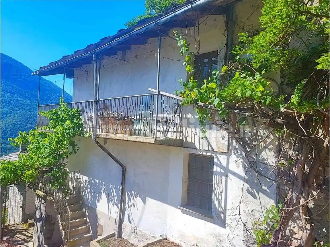 Casa indipendente in vendita a Perloz